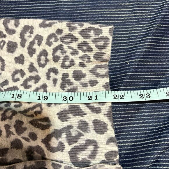 Old Navy XS Leopard Print Cardigan Women Gray Button Front Vintage Y2K Classic - Picture 6 of 7